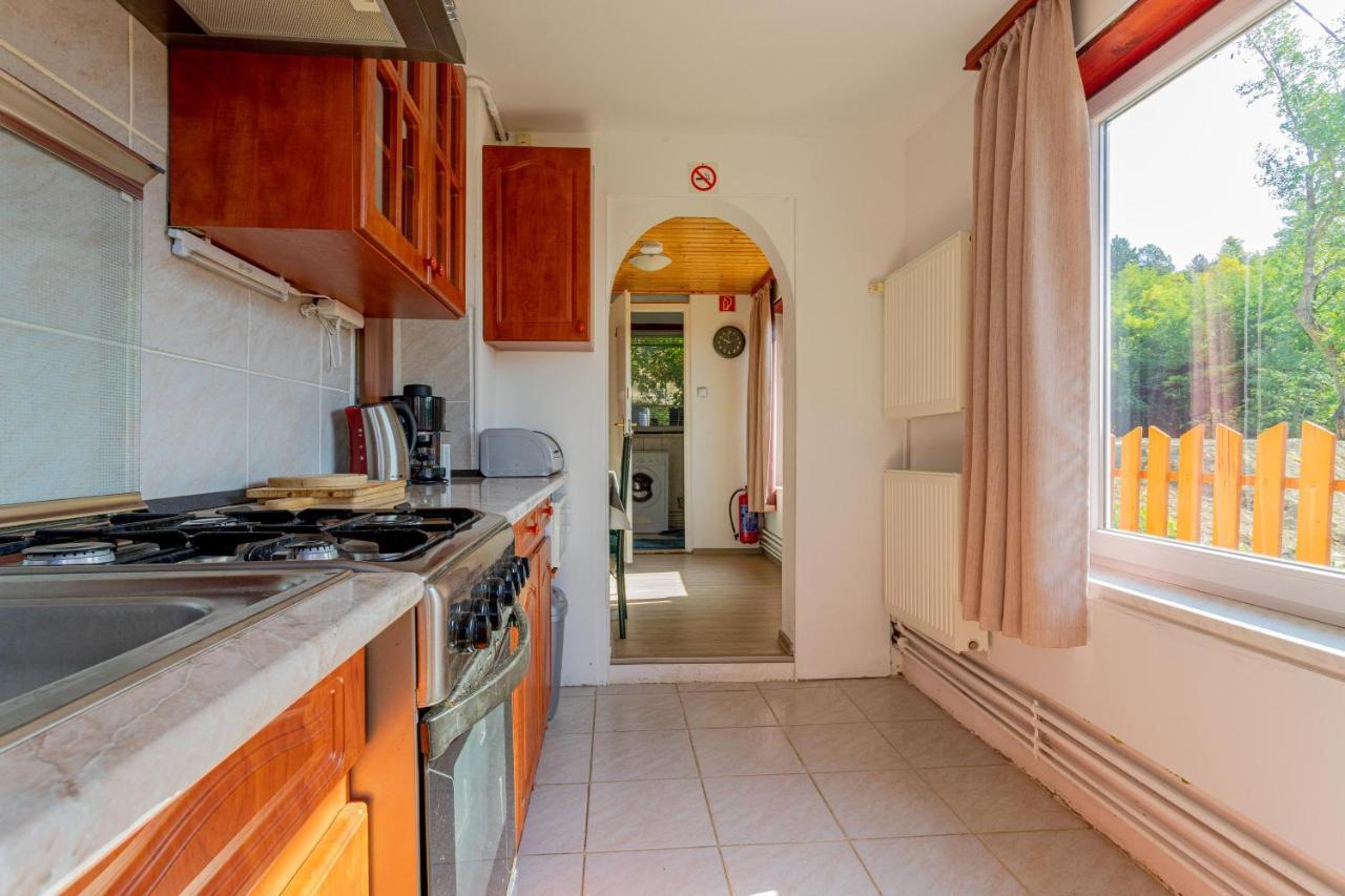 Panorama Apartmanhaz เอสแตร์กอม ภายนอก รูปภาพ