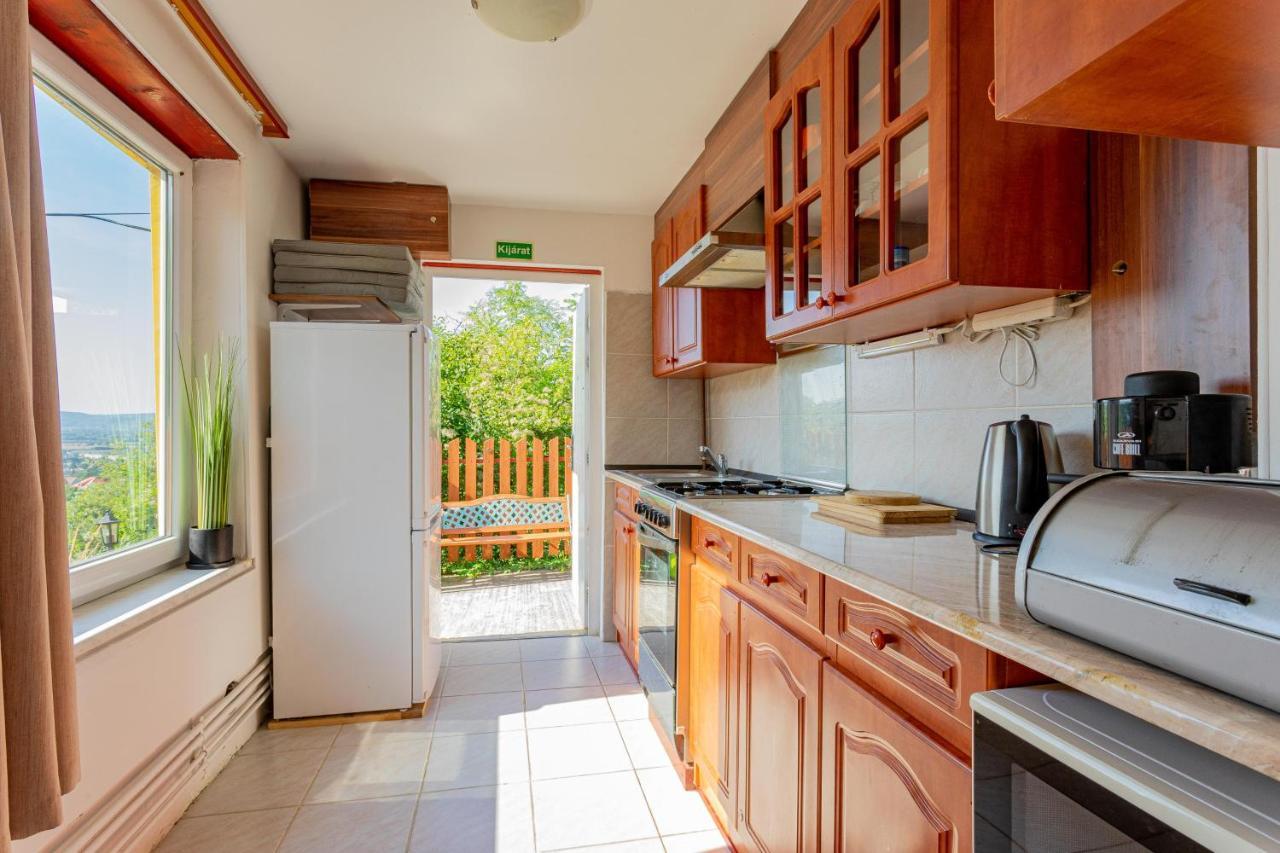 Panorama Apartmanhaz เอสแตร์กอม ภายนอก รูปภาพ
