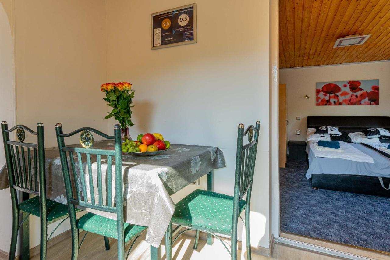 Panorama Apartmanhaz เอสแตร์กอม ภายนอก รูปภาพ