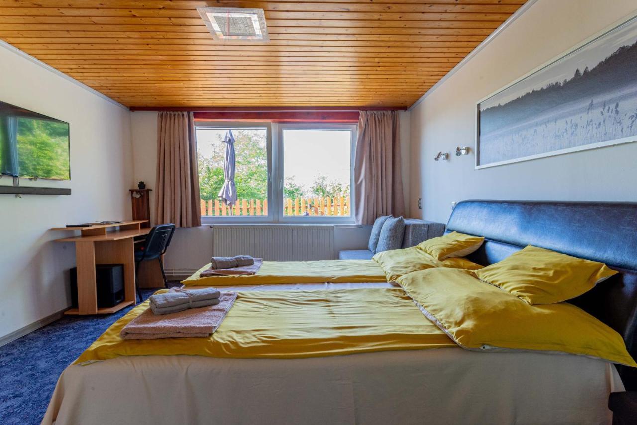 Panorama Apartmanhaz เอสแตร์กอม ภายนอก รูปภาพ