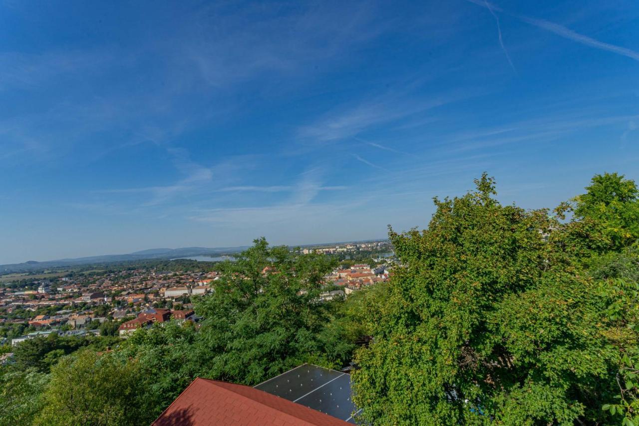 Panorama Apartmanhaz เอสแตร์กอม ภายนอก รูปภาพ