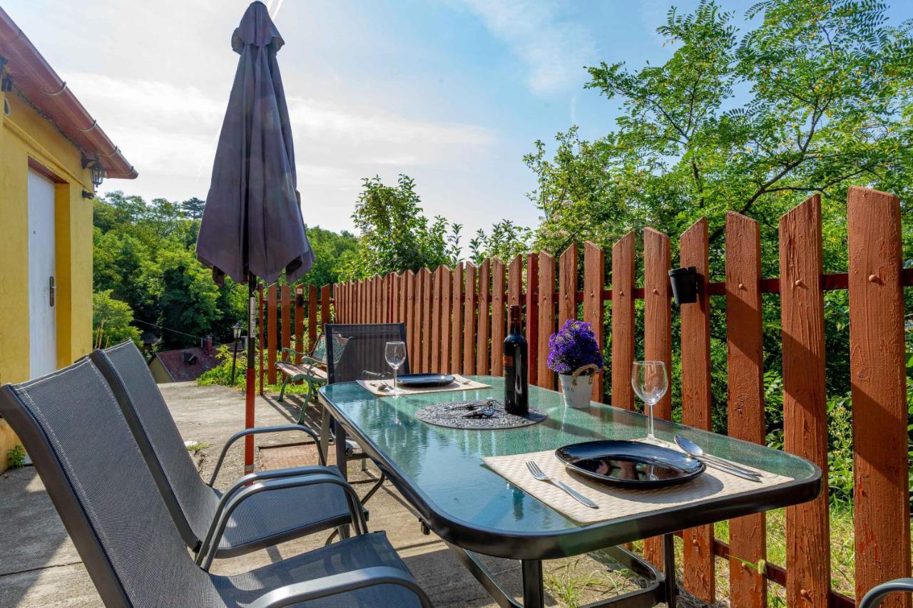 Panorama Apartmanhaz เอสแตร์กอม ภายนอก รูปภาพ
